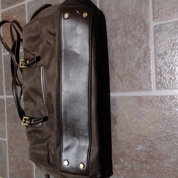 Tutilo large multi pocket tote with secure tablet of small labtop slot. - Picture 4 of 11